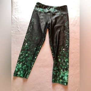 Goldsheep Green glitter print, capri, high waisted leggings, L, great condition!